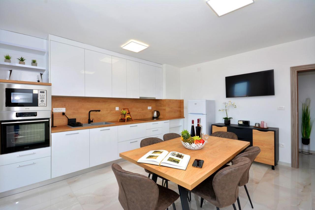 Apartments Radeljic Подстрана Екстер'єр фото